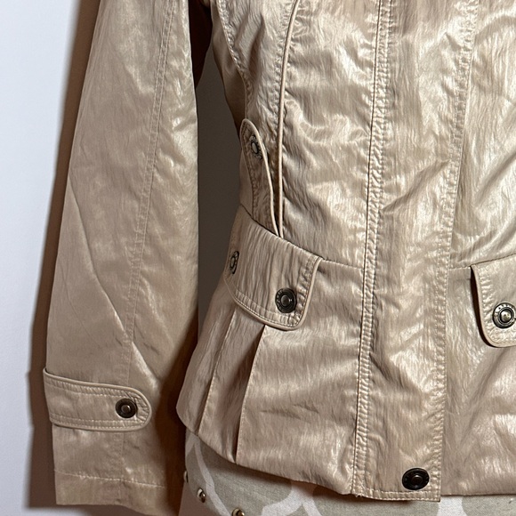 Gold jacket with pockets and button detailing - Picture 2 of 3